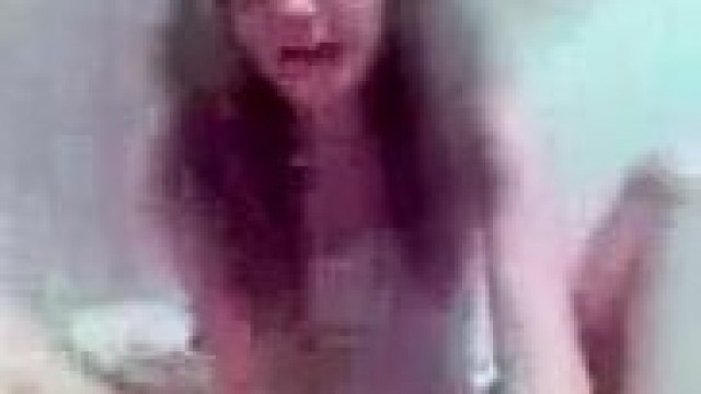 Amateur teen does huge cock