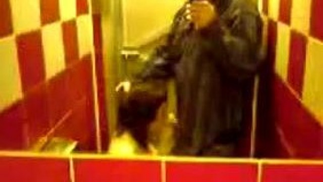 blowjob – Girlfriend gives a public BJ