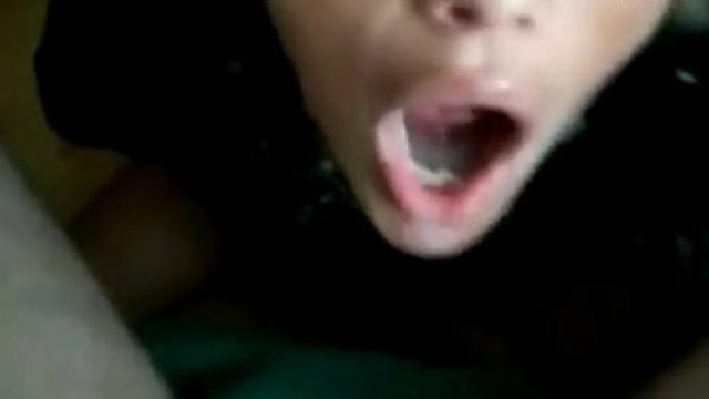 Dude fucks sexy blonde’s mouth