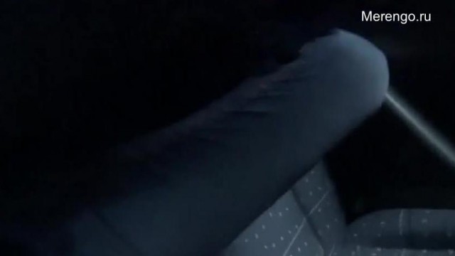 Hottie masturbating in her car