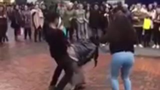 Iraqi – Hijabi Twerk In Public Birmingham (london) Full Version