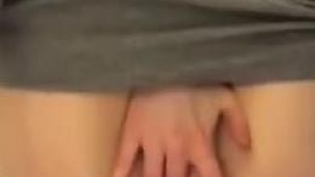 masturbation – Beauty pleasures herself in bed