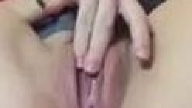 MILF worships her own vagina