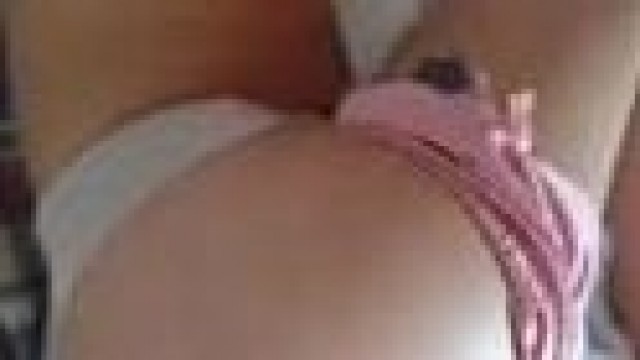 Teen – Showing her ass on cam