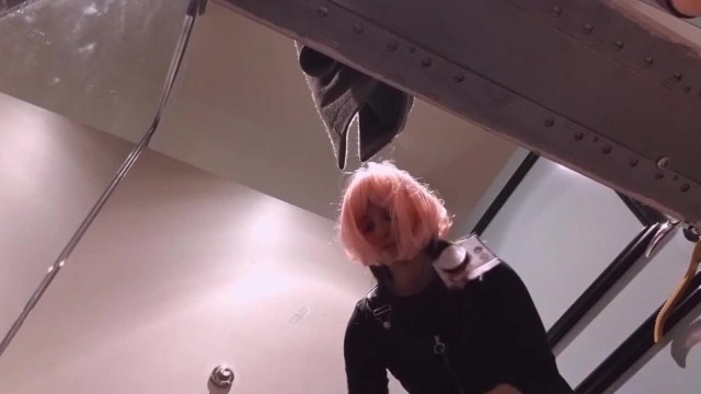 voyeur – Girl filmed in store changing room