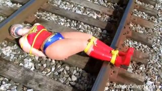 720p – Train Tracks