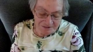 Cumshot – Alte Oma Lutscht Jungen Mann Schwanz In Ihrem Haus