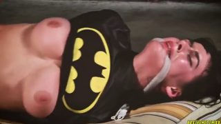 Bondage – Superheroine Batgirl Captured Bound And Fucked In Dungeon