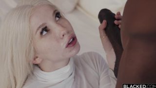720p – Tiny Blonde Babe Kenzie Finds A Massive Black Dick In The D…