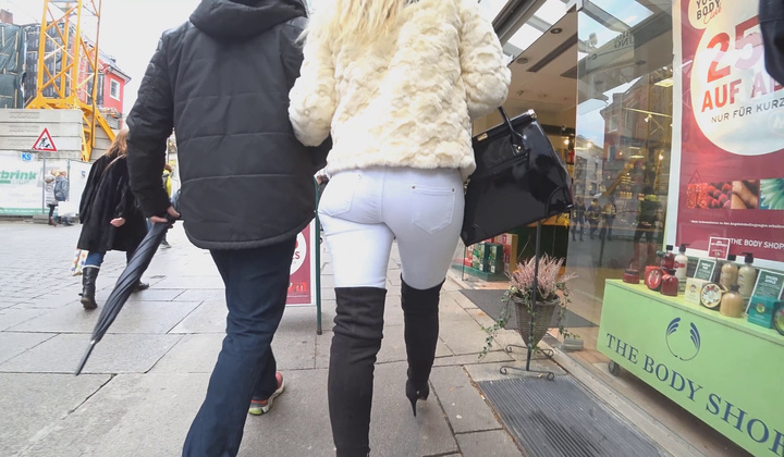 1080p – Blonde White Jeans Walking