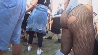 1080p – Rave Girl Grey Outfit Shaking Ass