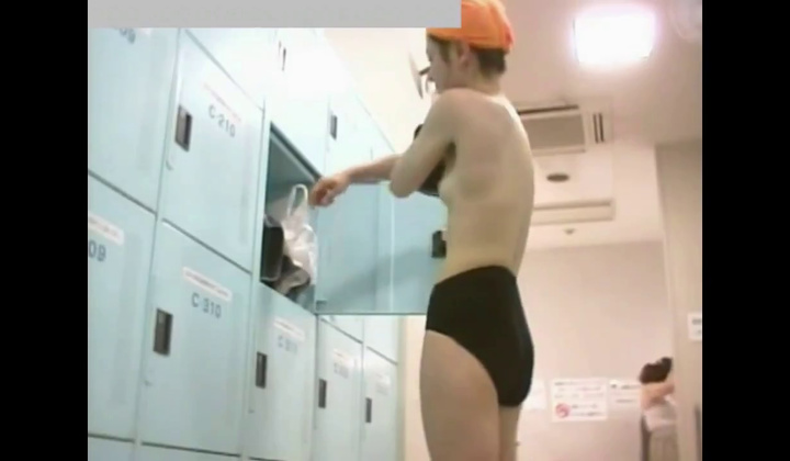 720p – A Couple Of Random Women In The Locker Room