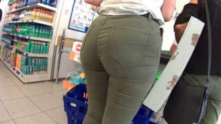 Female – Big Bubble Butt Mature Girl In Tight Green Jeans